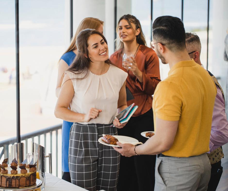 Networking για όσους μισούν το Networking: Πώς να κάνεις γνωριμίες χωρίς να «ζορίζεσαι»