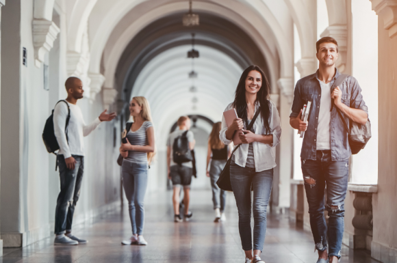 Τι Μαθαίνεις Έξω από την Πανεπιστημιακή Αίθουσα